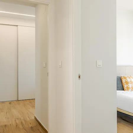 Apartment In Bay Side Arenales del Sol